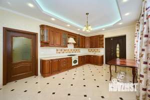 Дом 267м&sup2;, 2-этажный, участок 6 сот.  