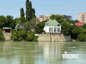 Дом 280м&sup2;, 5-этажный, участок 16 сот.  