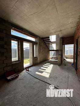 Дом 220м&sup2;, 2-этажный, участок 4 сот.  