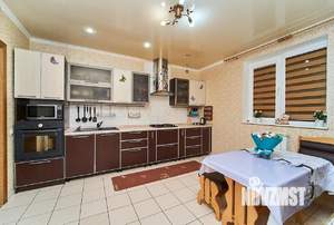 Дом 184м², 2-этажный, участок 9 сот.  