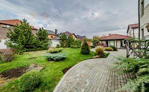Дом 547м², 3-этажный, участок 16 сот.  