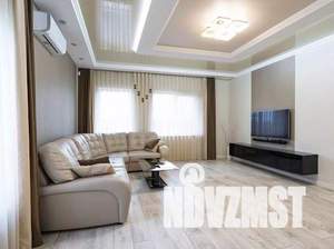 Коттедж 300м², 2-этажный, участок 12 сот.  