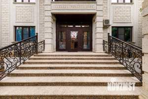 Дом 383м&sup2;, 2-этажный, участок 27 сот.  