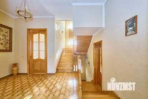 Дом 347м², 3-этажный, участок 7 сот.  