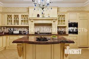 Дом 760м&sup2;, 3-этажный, участок 14 сот.  