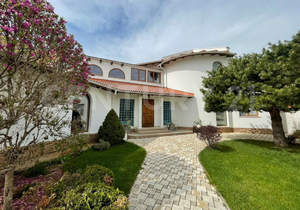 Дом 400м², 2-этажный, участок 8 сот.  