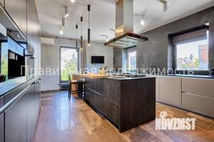 Дом 390м&sup2;, 2-этажный, участок 13 сот.  