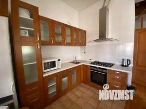 Дом 243м², 3-этажный, участок 14 сот.  