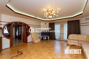 Дом 521м&sup2;, 2-этажный, участок 800 сот.  