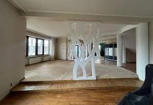 Дом 450м&sup2;, 2-этажный, участок 10 сот.  