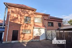 Дом 253м², 2-этажный, участок 3 сот.  