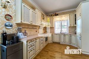 Дом 241м², 2-этажный, участок 14 сот.  