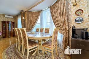 Дом 242м&sup2;, 2-этажный, участок 7 сот.  