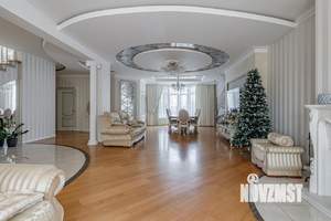 Дом 370м&sup2;, 2-этажный, участок 9 сот.  