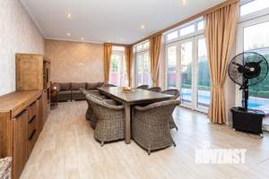 Дом 240м&sup2;, 3-этажный, участок 5 сот.  