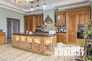 Дом 512м&sup2;, 2-этажный, участок 10 сот.  