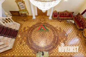 Дом 663м&sup2;, 2-этажный, участок 9 сот.  