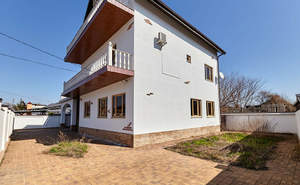 Дом 349м&sup2;, 3-этажный, участок 6 сот.  