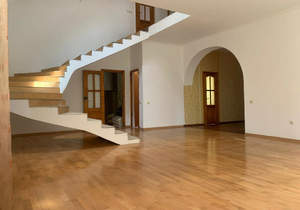 Дом 225м&sup2;, 2-этажный, участок 4 сот.  