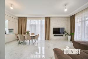 Дом 130м&sup2;, 3-этажный, участок 3 сот.  