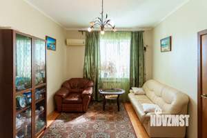 Дом 180м², 3-этажный, участок 10 сот.  