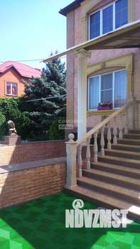 Дом 680м², 3-этажный, участок 10 сот.  
