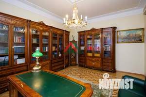 Дом 663м&sup2;, 2-этажный, участок 9 сот.  