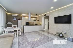 Дом 270м², 2-этажный, участок 10 сот.  