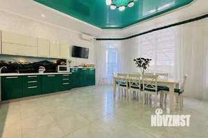 Дом 250м&sup2;, 2-этажный, участок 4 сот.  