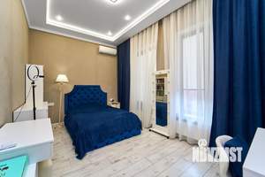 Дом 241м&sup2;, 3-этажный, участок 4 сот.  