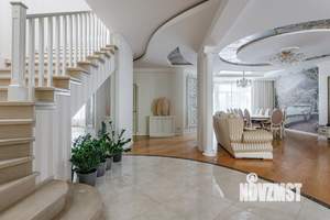 Дом 370м&sup2;, 2-этажный, участок 9 сот.  