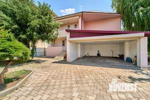 Дом 230м², 2-этажный, участок 8 сот.  