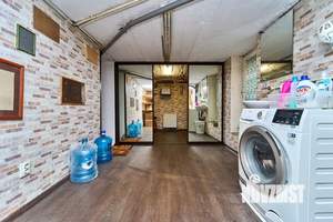 Дом 211м&sup2;, 3-этажный, участок 3 сот.  