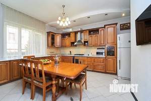 Дом 254м², 3-этажный, участок 7 сот.  