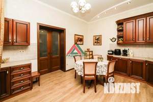 Дом 187м&sup2;, 2-этажный, участок 4 сот.  