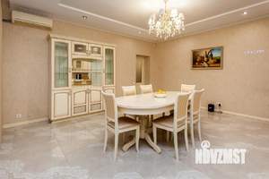 Дом 233м&sup2;, 3-этажный, участок 5 сот.  