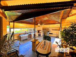 Дом 180м², 1-этажный, участок 10 сот.  