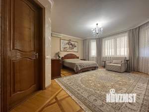 Дом 480м², 3-этажный, участок 6 сот.  