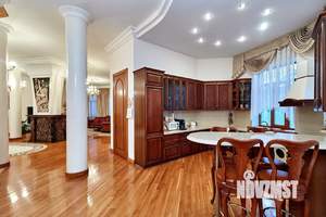 Дом 565м&sup2;, 2-этажный, участок 8 сот.  