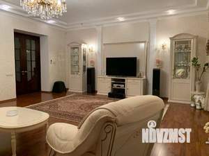 Дом 400м&sup2;, 2-этажный, участок 8 сот.  