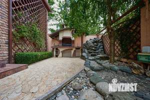 Коттедж 306м², 2-этажный, участок 4 сот.  