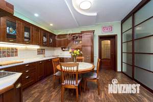 Дом 308м², 2-этажный, участок 8 сот.  