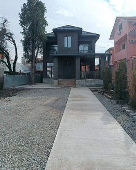 Дом 220м&sup2;, 3-этажный, участок 5 сот.  