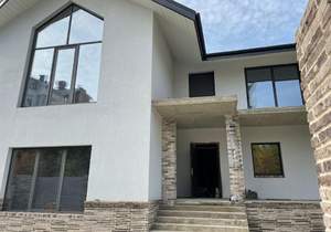 Дом 500м&sup2;, 3-этажный, участок 11 сот.  