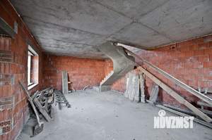 Дом 90м&sup2;, 2-этажный, участок 10 сот.  