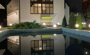 Дом 304м&sup2;, 2-этажный, участок 10 сот.  