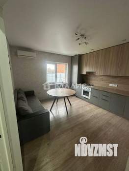 Дом 97м&sup2;, 2-этажный, участок 3 сот.  