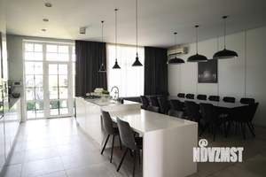 Дом 407м&sup2;, 2-этажный, участок 10 сот.  