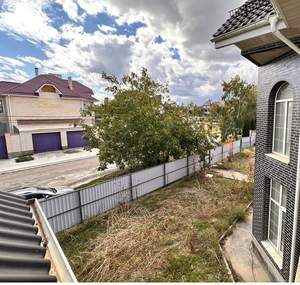 Дом 1500м&sup2;, 3-этажный, участок 16 сот.  