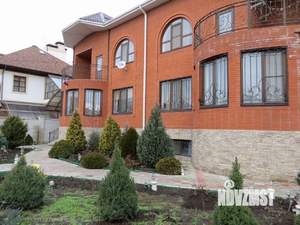 Дом 658м&sup2;, 2-этажный, участок 7 сот.  